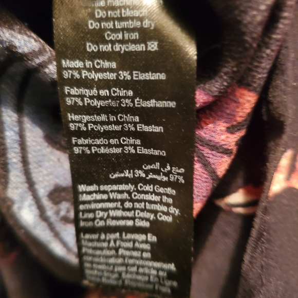 Arna York Floral Tunic Blouse (Size 2X) - Picture 6 of 7